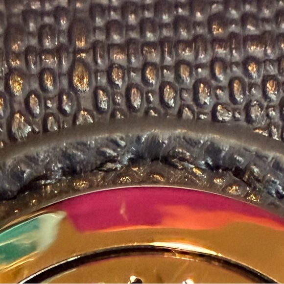 TOMMY HILFIGER WOMEN’S LARGE STRIPE ZIP WALLET - Picture 10 of 16